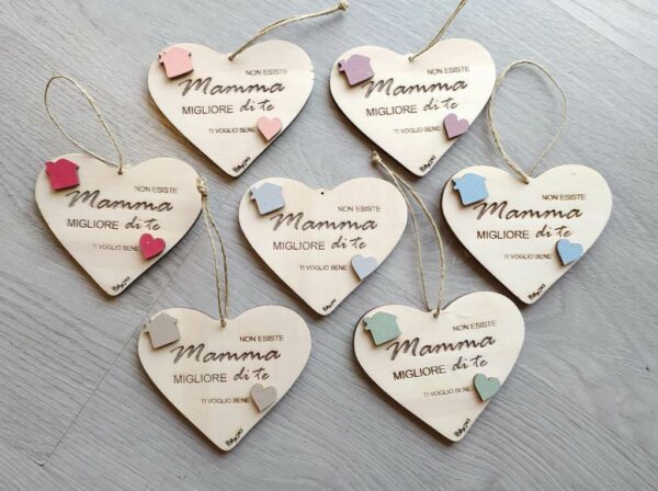 Cuore legno con frase "Non esiste mamma/nonna migliore di te" personalizzabile L10 cm 2826