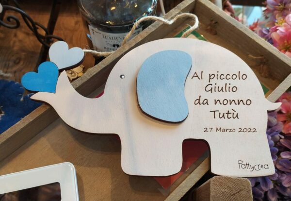Elefante legno dipinto a mano con cuoricini e frase personalizzata L.20cm 3270 Pattycrea Bomboniera