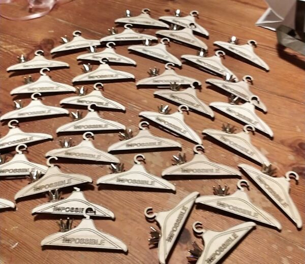 Gruccia personalizzata con coroncina e calamita 2945 bomboniera Pattycrea