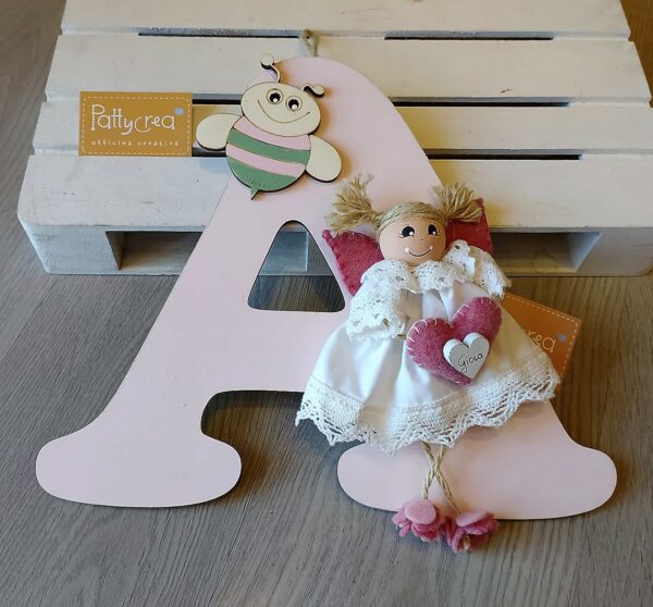 Lettera iniziale in legno con bambolina Giulia H.30 cm   2378
