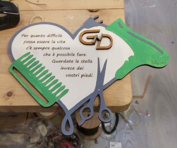 Logo legno cuore con forbici e phon personalizzato 2432