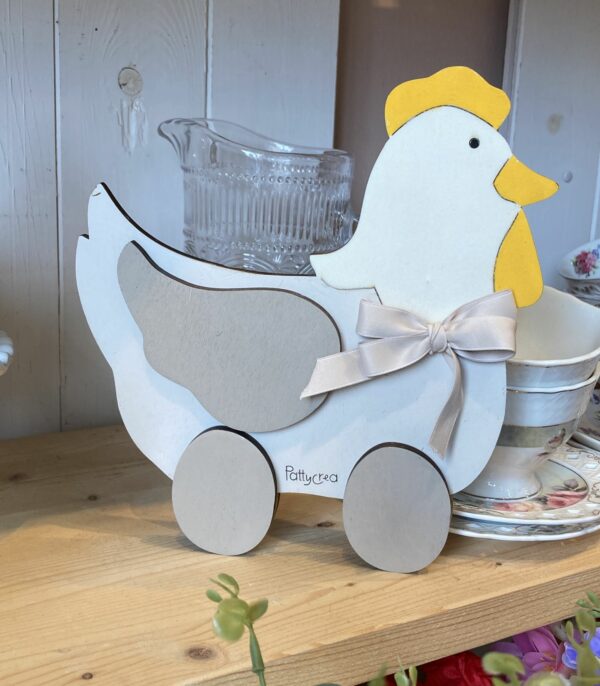 Gallina legno con uova H.20cm Pattycrea