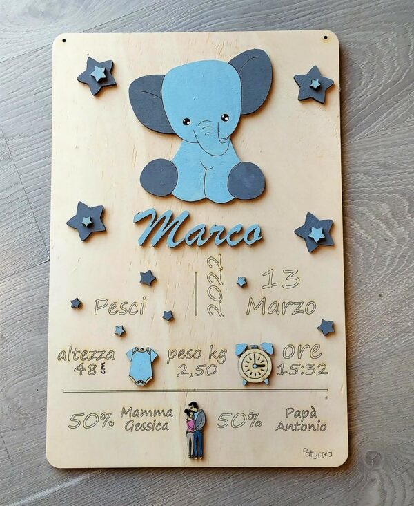 Targa in legno incisa a laser con elefantino i dati della nascita personalizzabile decori a rilievo H.40 cm 3259 Pattycrea