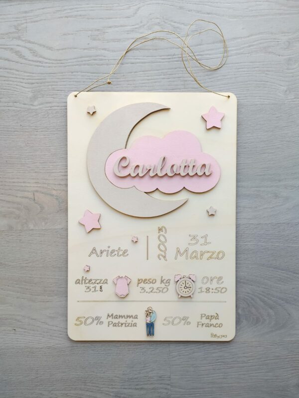 Targa in legno incisa a laser con i dati della nascita personalizzabile decori a rilievo H.40 cm 3025