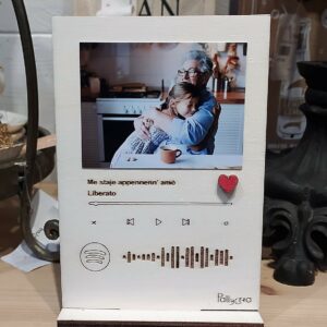 Targa Musica Personalizzata con Foto Nomi e Canzoni incise a laser su legno con codice Spotify scansionabile Idea Regalo Festa del papà H.15cm Pattycrea 3136