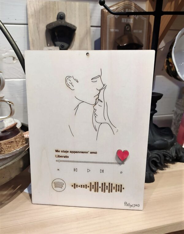 Targa Musica Personalizzata con Volti Nomi e Canzoni incise a laser su Legno con codice Spotify scansionabile Idea Regalo San Valentino per fidanzati H.20cm Pattycrea 3141