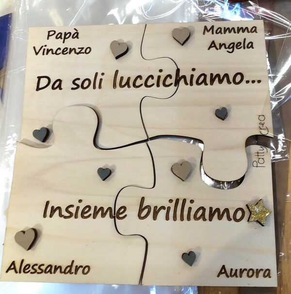 Puzzle in legno con frase e nomi famiglia personalizzabile H.20 cm Pattycrea 3117