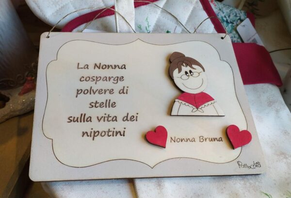 Quadretto nonna con personaggi e frase personalizzabile H.15cm Idea Regalo festa dei nonni Pattycrea