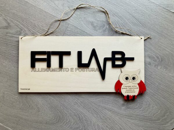 Rettangolo in legno inciso a laser logo Fitlavb con frase personalizzata 40cm 3446