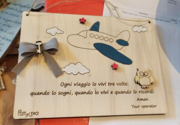 Targa il legno incisa  con aereo persnalizabile H.20cm Pattycrea