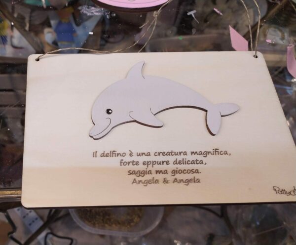 Targa in legno Delfino con frase personalizzabile L.20cm Pattycrea