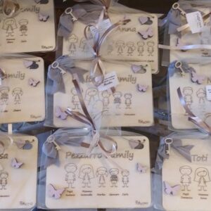 Targa legno incisa a laser Family con fiocco e chiave H.18cm 3007 Pattycrea