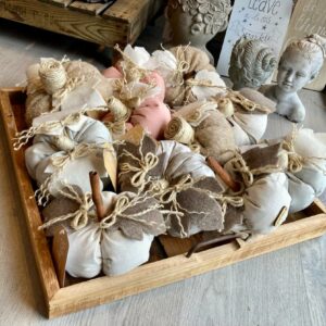 Zucca tessuto cotone con corda e foglie feltro L.12cm 3459 Pattycrea