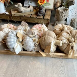 Zucca tessuto cotone con corda e foglie feltro L.18cm 3462 Pattycrea