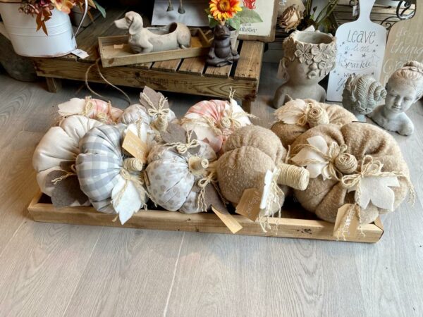 Zucca tessuto cotone con corda e foglie feltro L.20cm 3461 Pattycrea