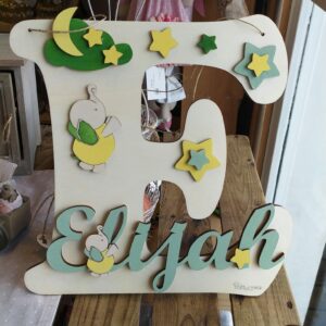 Lettera in legno iniziale con nome e decori incisa laser H.30cm Pattycrea