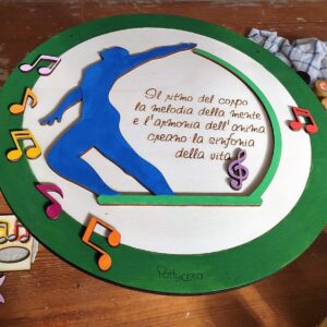 Logo legno posturale inciso a laser con scritta 3d note musicali D.30cm Pattycrea