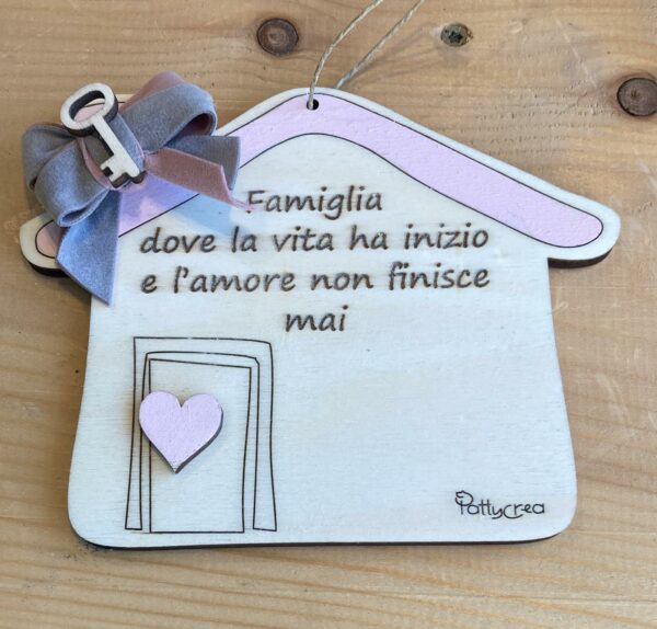 Casetta legno incisa laser e dipinta a mano con frase personalizzabile H.12cm Pattycrea