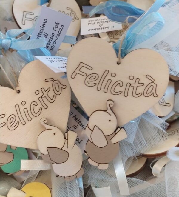 Cuoricino con scritta felicita piu elefantino 10cm