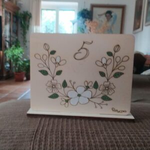 Centrotavola con base fiori incisi dipinti 15cm