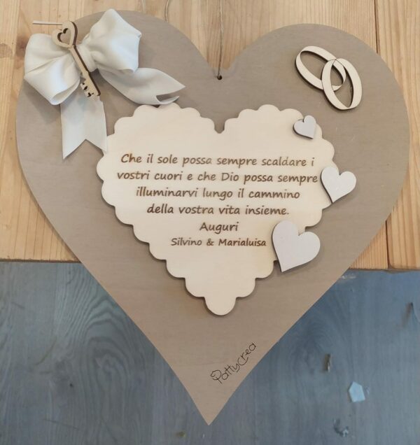 Cuore legno frase incisa con fedi  laser H.25cm Pattycrea