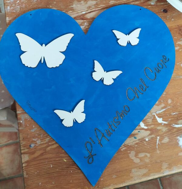Logo cuore  legno inciso Laser l'autismo del cuore D40cm 3856