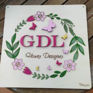 Logo in legno inciso con laser e dipinto a mano gdl h30 Pattycrea