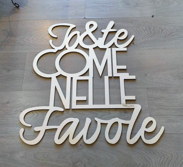 Scritta in legno da appendere alla parete io e te come nelle favole 40x40cm 3966 Pattycrea