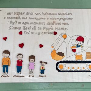 Targa in legno inciso laser e dipinto a mano con escavatore festa del papà L.40cm Pattycrea