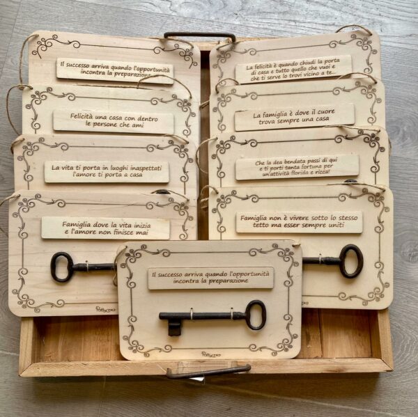 Targa legno con chiave in ferro e frase incisa laser personalizzabile Il successo H.16x25 cm Pattycrea