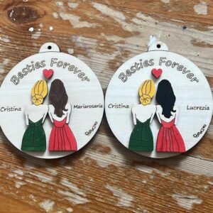 Palla Natale legno inciso laser e dipinto a mano Amiche per sempre personalizzabile D.10cm Pattycrea