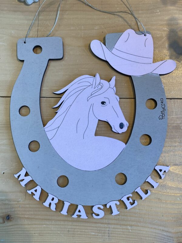 Ferro di cavallo in legno con testa e cappello H.25cm Pattycrea 4168