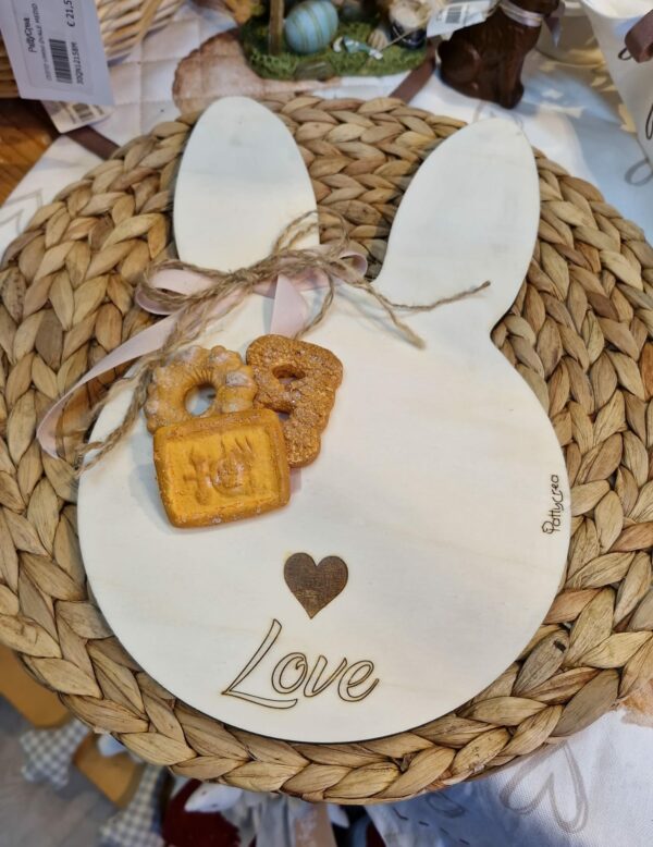 Tagliere coniglio orecchie lunghe con cuore inciso e scritta love 30cm Pattycrea