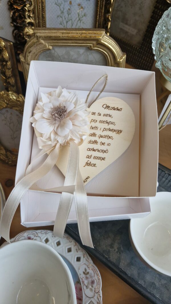 Cuore in legno con frase incisa a laser  fiori e fiocchi personalizzabile con scatola  H.11cm  Pattycrea