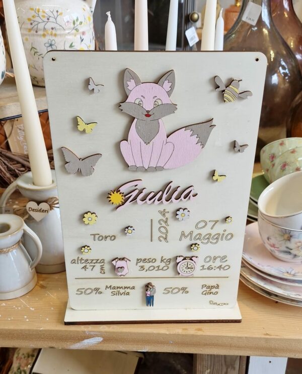 Targa in legno incisa a laser con i dati della nascita personalizzabile decori a rilievo H.20cm Pattycrea