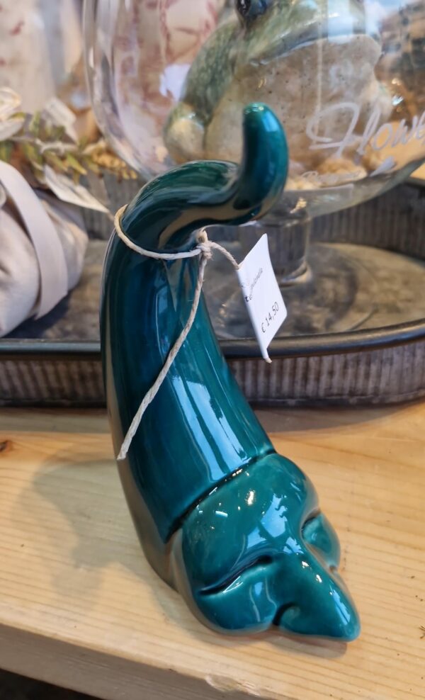 Corno 16cm con testa pulcinella verde