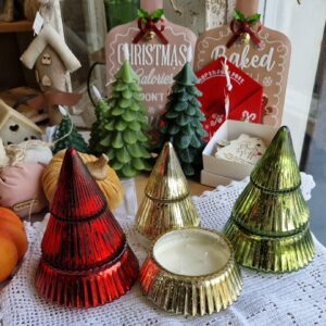 Candela profumata cera di soia composto 100% naturale, capace di esaltare ogni essenza, a forma di Albero in vetro H.17cm Pattycrea
3 colori rosso, verde e oro