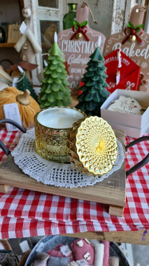 Candela profumata cera di soia composto 100% naturale, capace di esaltare ogni essenza barattolo di vetro oro H.9x9cm Pattycrea