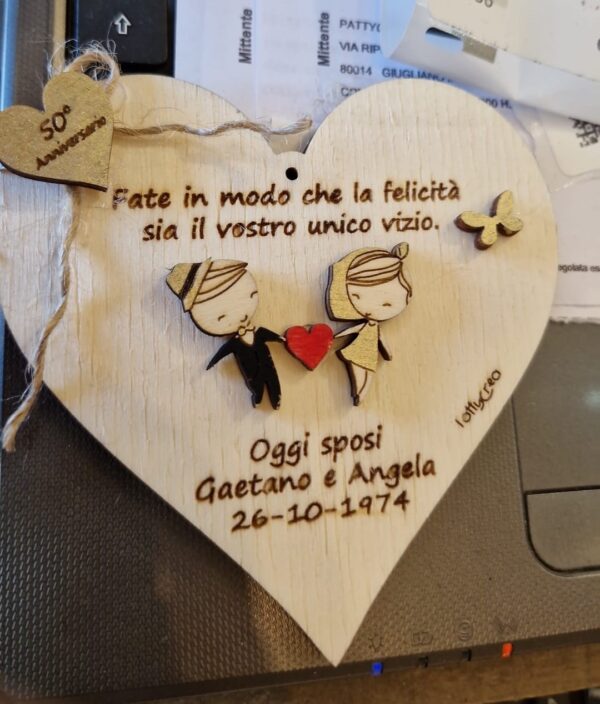 Cuore  con sposi personalizzabile dipinta a mano a rilievo cm8x8 Pattycrea