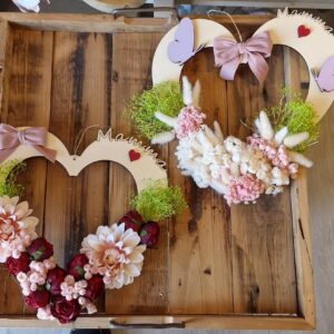 Ghirlanda cuore  con scritta mamma con fiori e farfalle 30cm festa della mamma  cod4732