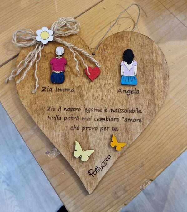 Cuore con persone di spalle 20cm frase personalizzabile