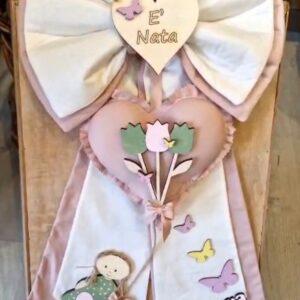 Fiocco Nascita puro cotone con decorazioni bimba con tulipani nome dipinta a mano palloncini Pattycrea