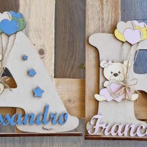Lettera con base in legno iniziale con nome e decori incisa laser H.20cm 4162