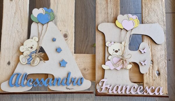 Lettera con base in legno iniziale con nome e decori incisa laser H.20cm 4162