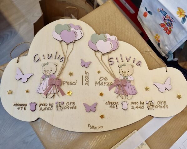 Nuvola  in legno incisa a laser con i dati della nascita personalizzabile decori a rilievo H.40 cm 4666