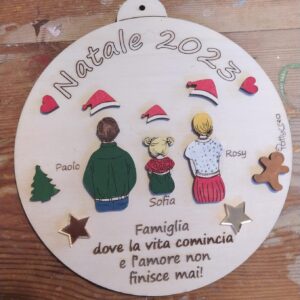 Palla Natale legno inciso laser e dipinto a mano famiglia personalizzabile D.15cm Pattycrea