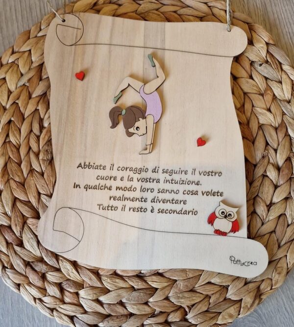 Pergamena con ginnasta e frase personalizzabile  incisa  25cm Pattycrea