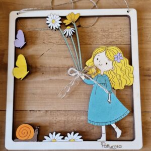 Quadretto con bimba dipinta a mano con fiori farfalle lumachina 20x18,5cm pattycrea 4712
