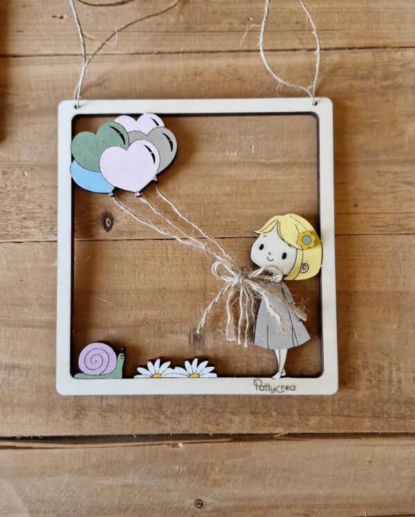 Quadretto legno inciso laser con bimba dipinto a mano palloncini fiori  lumachina 15x14cm pattycrea 4711