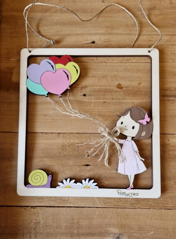 Quadretto legno inciso laser con bimba dipinto a mano palloncini fiori  lumachina 20x18,5cm Pattycrea 4713